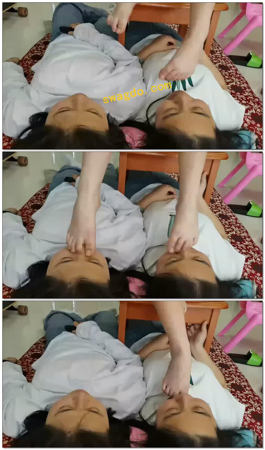 【00后校园原创】在家一个人调教两个贱母狗,深喉揉脸舔脚脚责【11分钟】【标清】