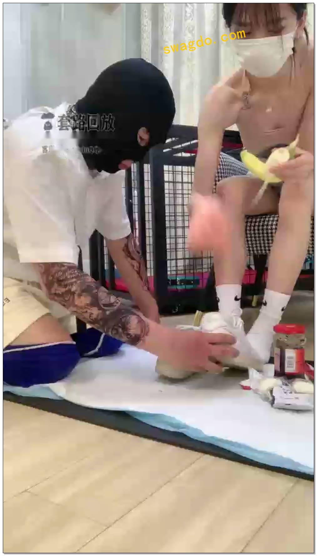 【暴力美学s】笼子禁固调教空军混合物喂食【77分钟】
