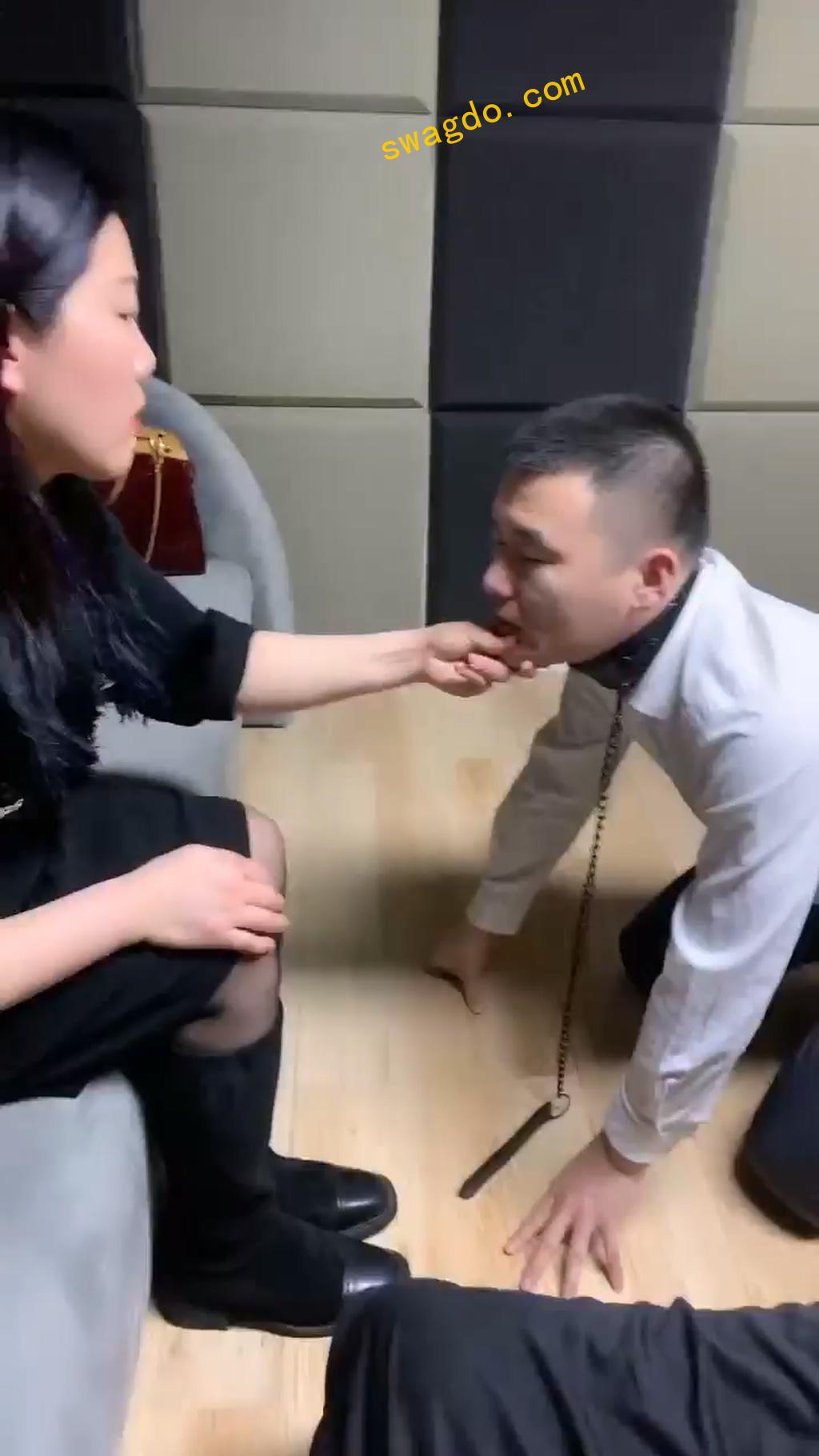 【coco大大】两个贱货轮流被调教【30分钟】