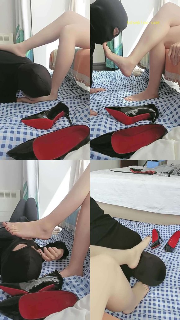 【月月女王】逃课来当狗-肉丝裸足恋足舔