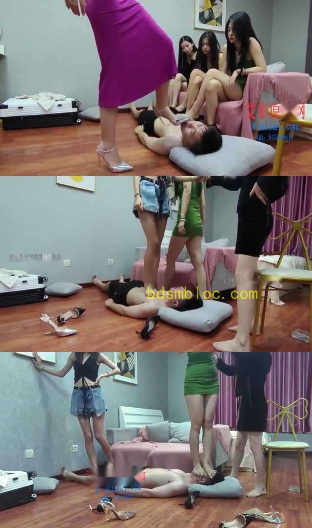 【鱼七】Foot Party 四女王虐踩 脸上漫步
