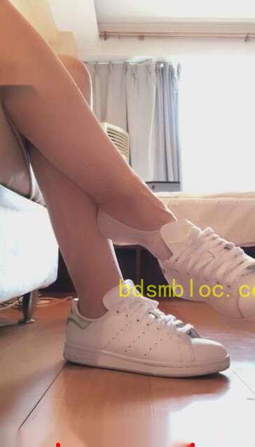 【冷颜女王】小白鞋，白船袜，榨精