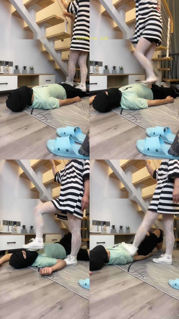 【云云酱】萝莉主白丝全体重踩踏