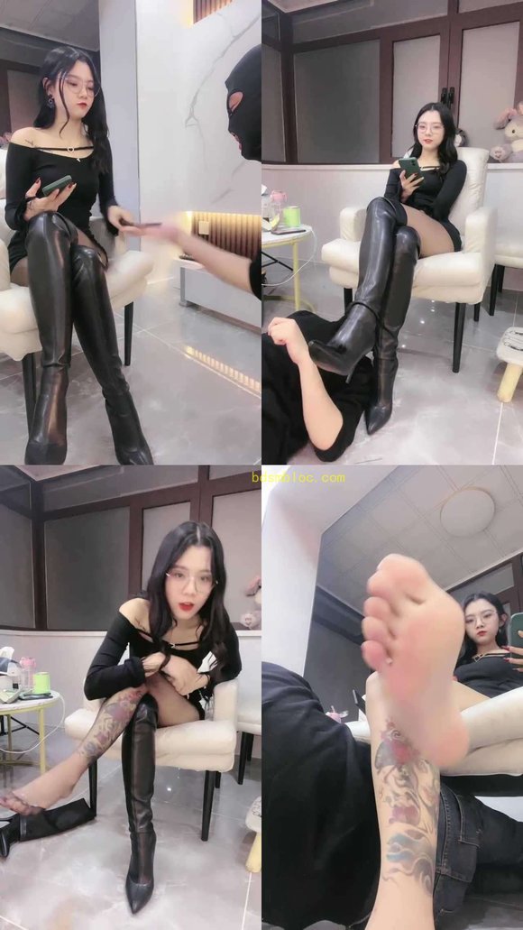 【初见】长靴黑丝御姐辱地毯
