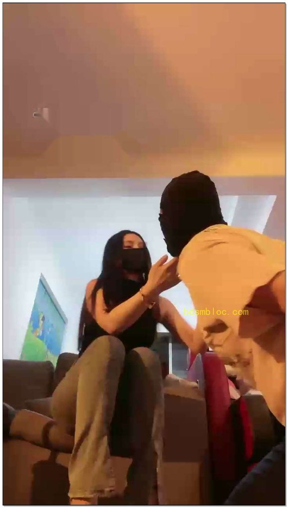【苏州十三姨S】快递员被玩成旺旺无敌耳光