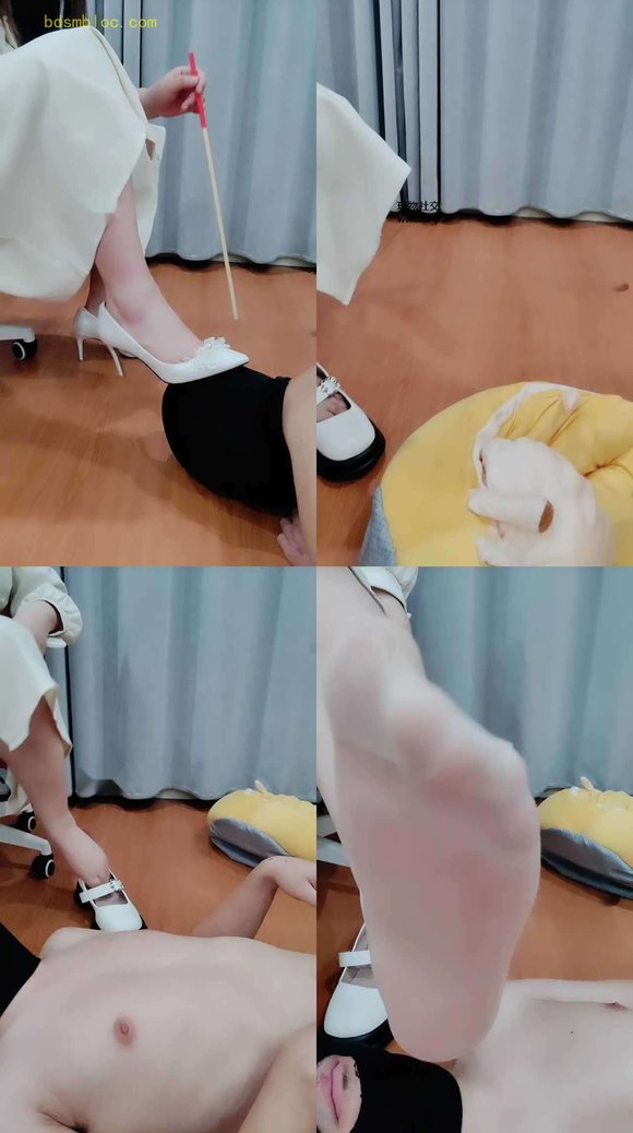 【拽拽】掐乳/肉丝脚踩虐狂舔