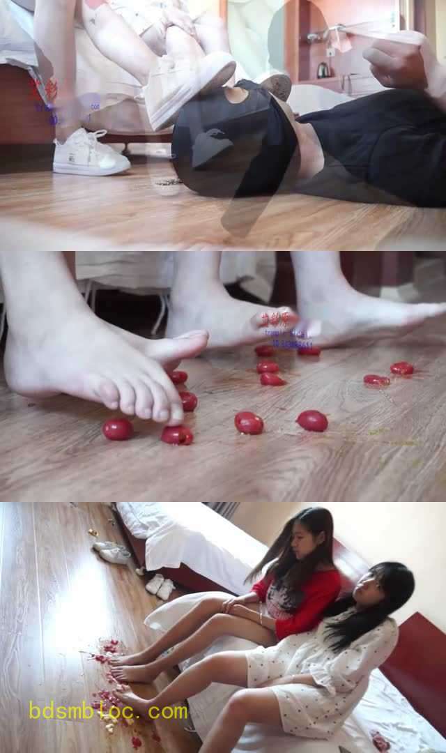 【黑丝诱惑】舔两位大一美女学生的原味帆布鞋
