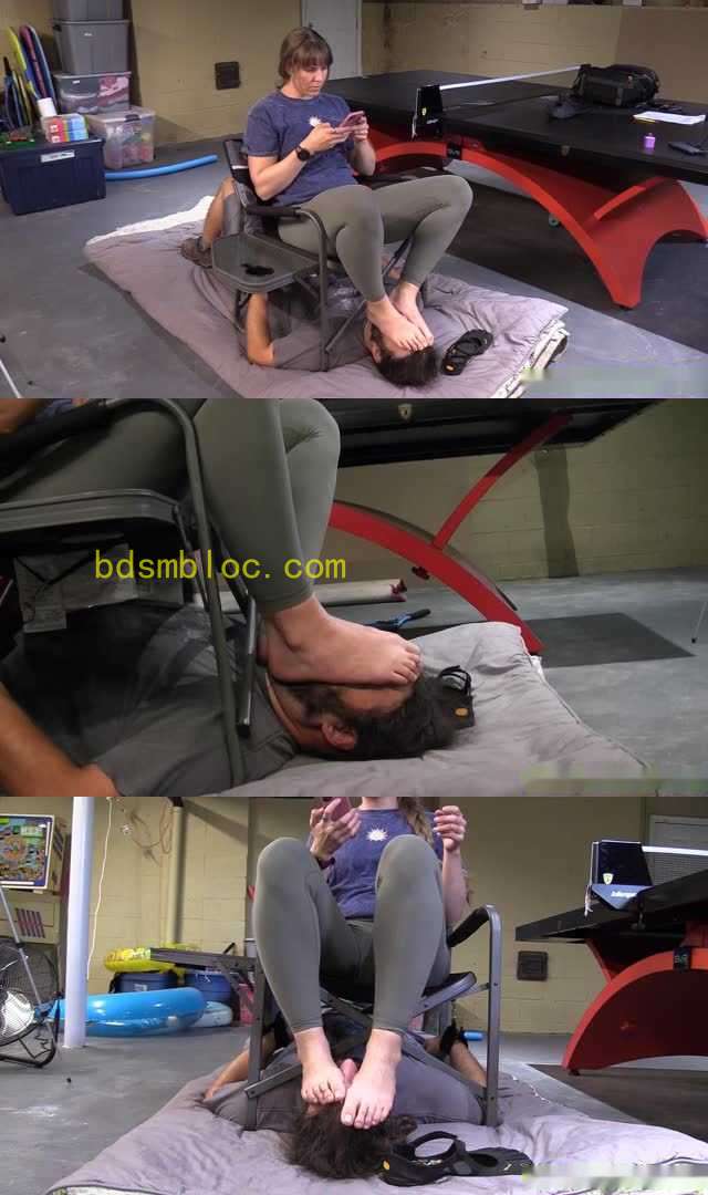 【欧美女王】给女乒乓球运动员当脚垫被臭汗脚踩脸！汗脚太臭了，熏死了！