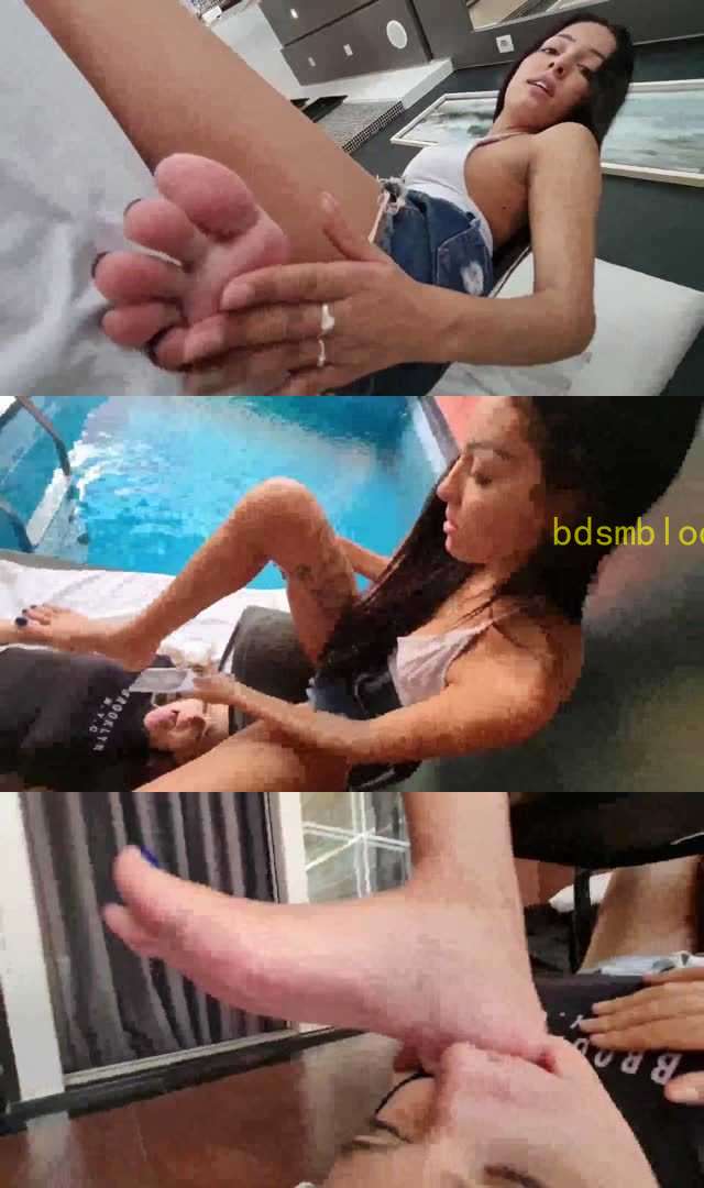 【外国女主】女主调教女m 裸足深喉 吃脚皮