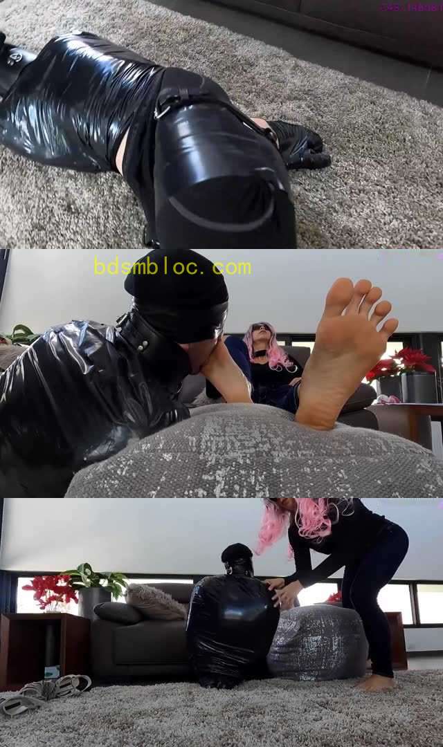 【欧美女王】被Alexa女神绑起来用臭鞋封鼻!先闻臭鞋再舔臭汗脚!品尝脚臭味吧