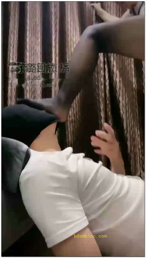 【菀七S】首次播调，深厚黑丝棉袜，踩踏耳光
