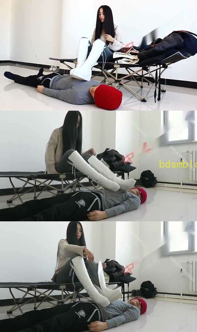 【小黑屋】天依女主白靴子棉袜的人体脚踏！