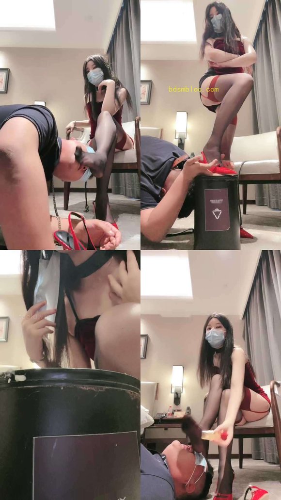 【月影儿】长腿黑丝美腿诱惑踩狗
