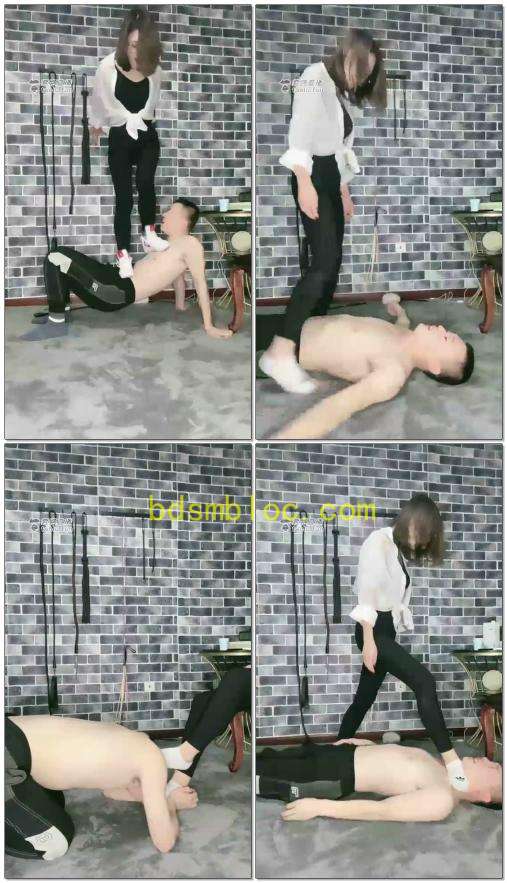 【京韵S】给狗子做个踩踏按摩，运动鞋棉袜贪婪吸臭