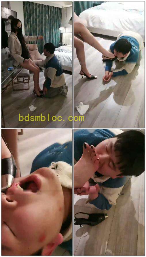 【皮皮】脚深喉加耳光的调教