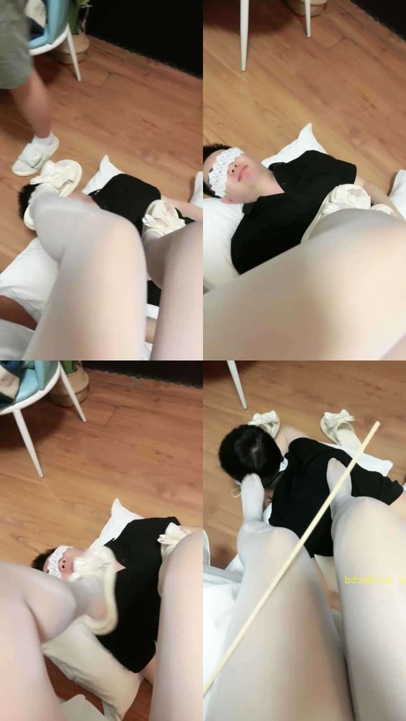 【桃樱樱】脏拖鞋白丝全体重踩踏