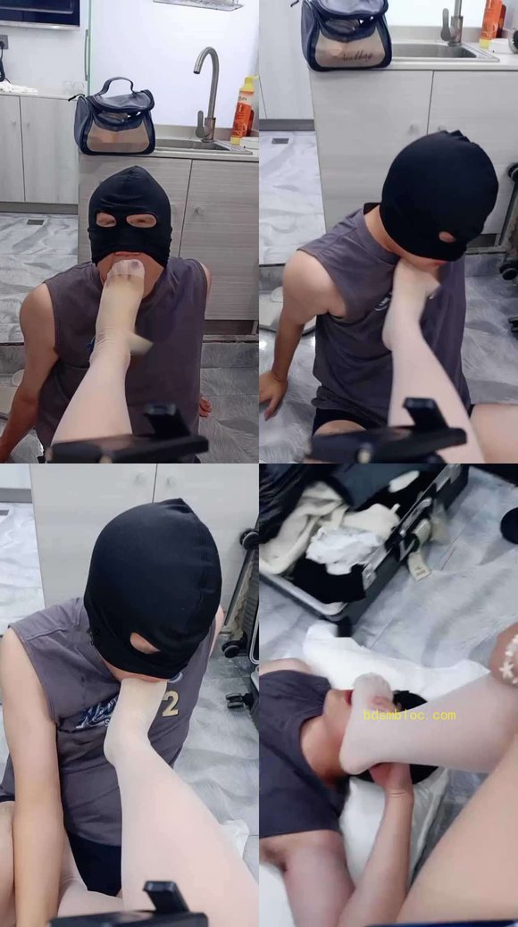 【苏苏不苏】白丝玉足深喉狂舔