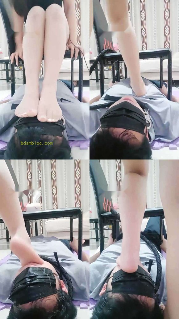 【汐妍】调教 脚深喉插吐
