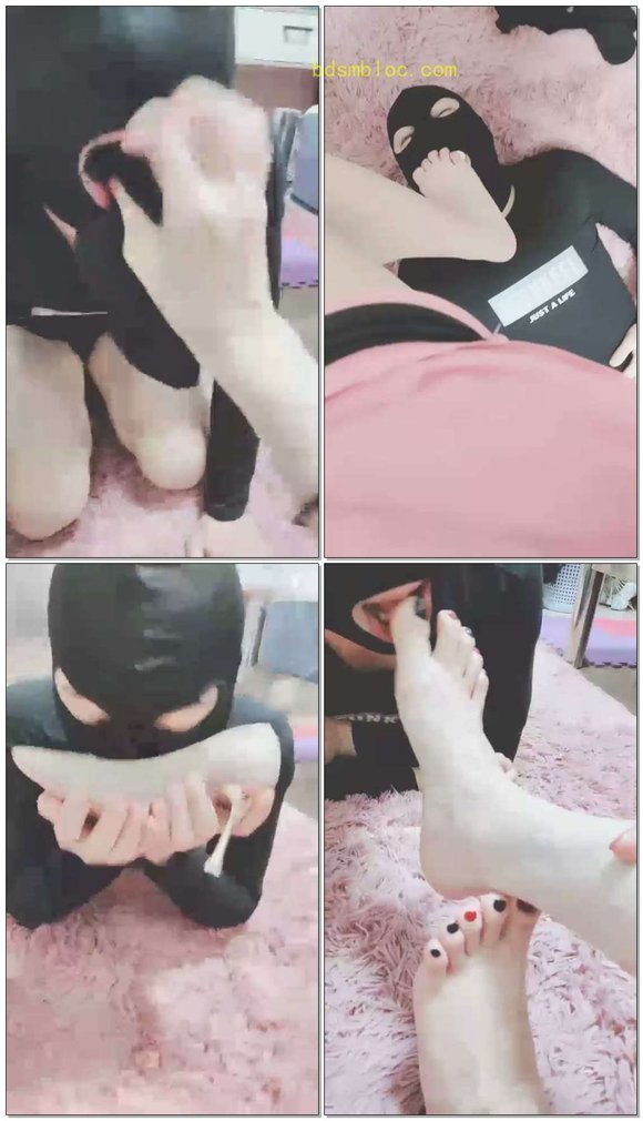 【灵竹】强制脚下狗闻鞋,喂吃丝袜