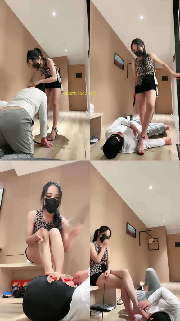 【变态苏老师】御姐的脚臭臭的