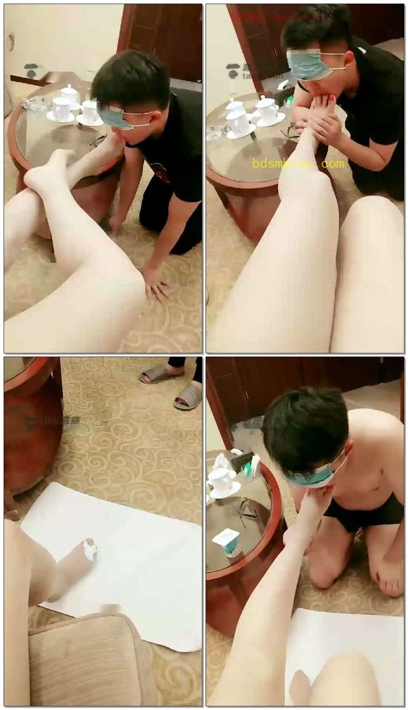 【女王木木】舔脚舔的主人很开心