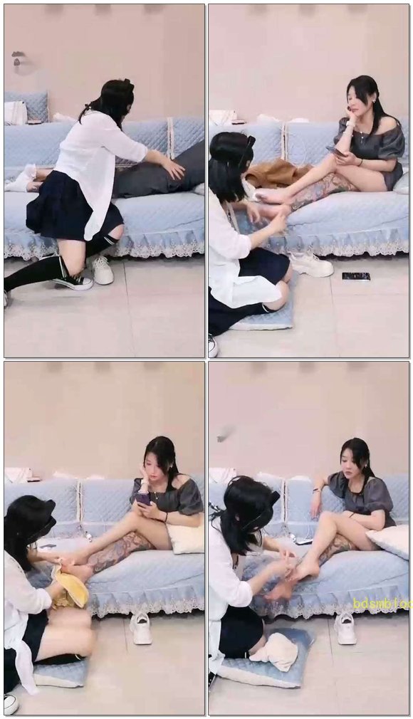 【花腿S蕾拉】逛街累了，女儿给妈妈揉腰捏脚