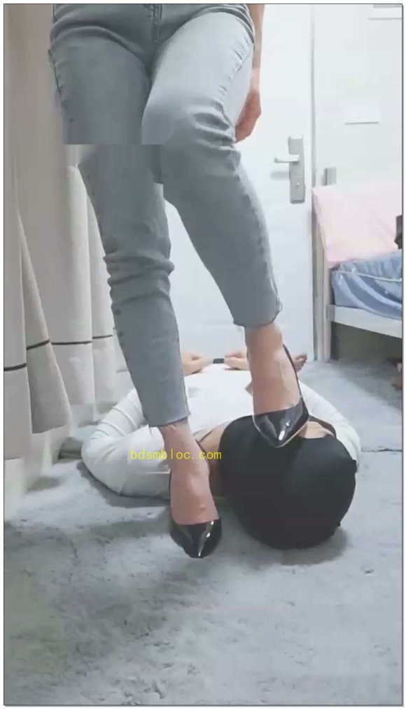 【灵竹S】调教小奶狗，踩踏，耳光