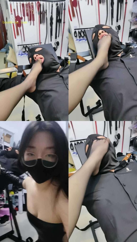 【月色】原味黑丝脚踩脸窒息/赏赐圣水
