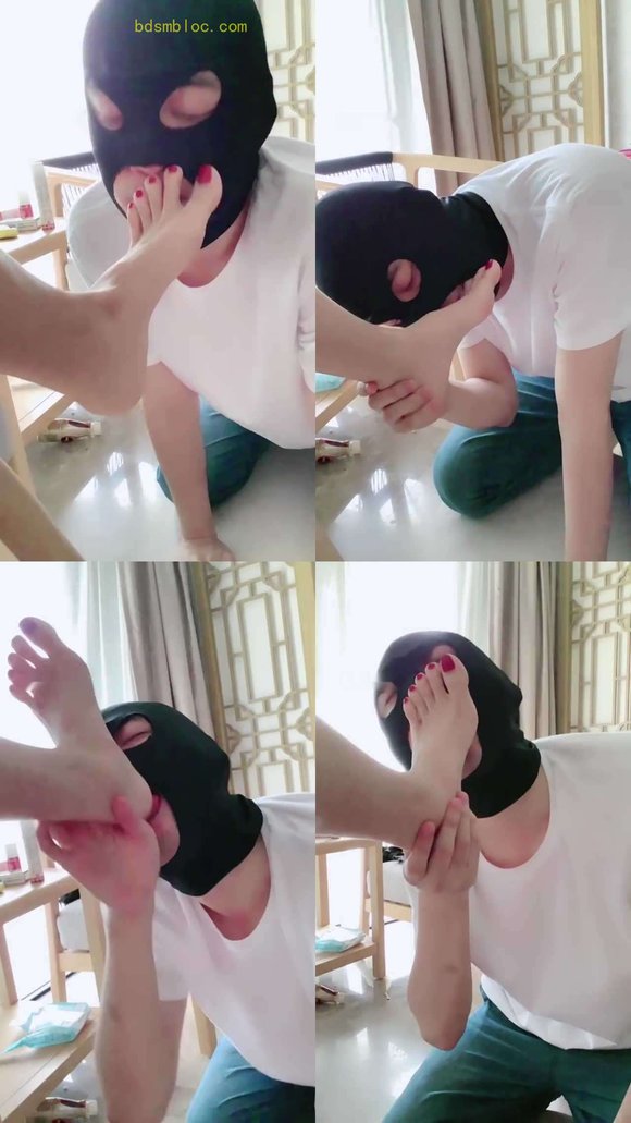 【希希子】睡醒儿子来伺候主人的玉足