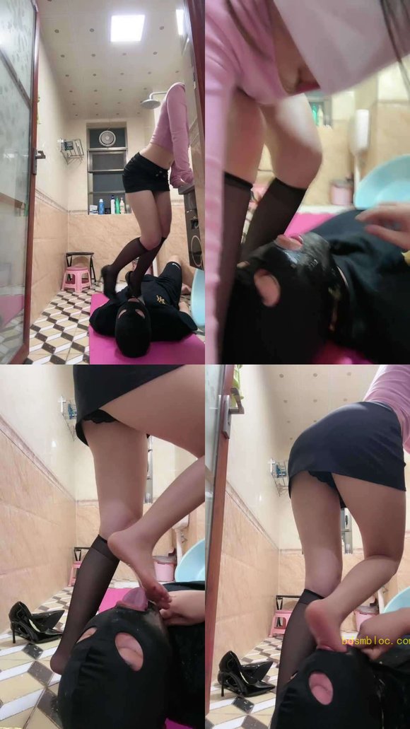 【草莓奶昔】黑丝裸足深喉贱狗