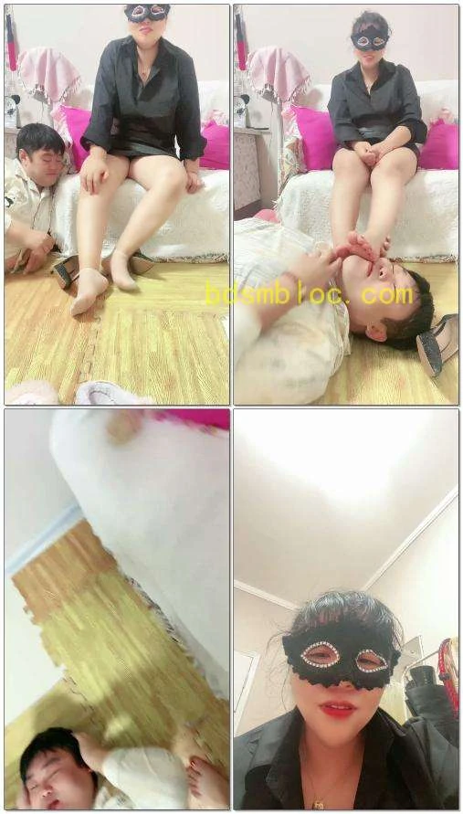 【佳琪女王s】吃妈妈的黄金舌头当厕纸