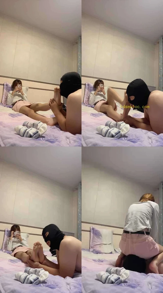 【精神小妹】床上闻舔原味棉袜裸足/坐脸窒息