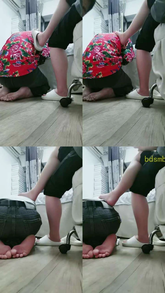 【辰爷】裸足无意识踩脚垫