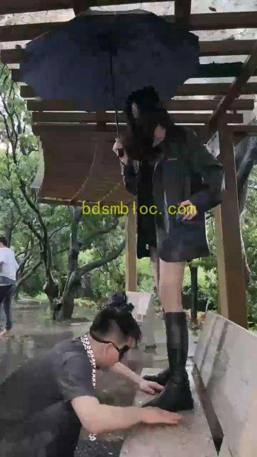 【万一】雨天户外调教
