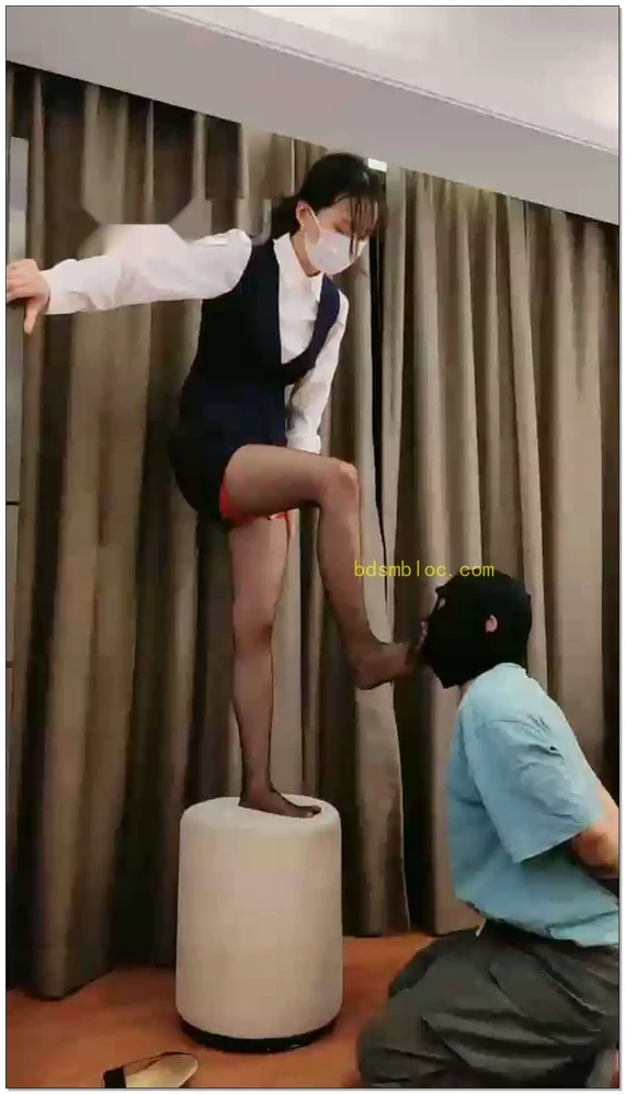【暴力美学s】叼鞋,脚撕苟嘴,跪求脚耳光