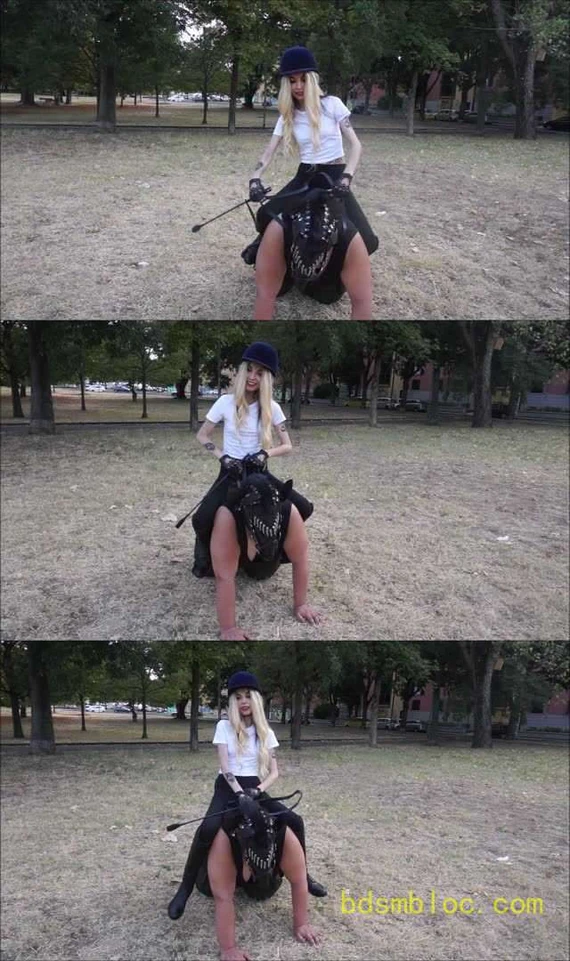【欧美女王】娇小美女草地骑壮硕马奴