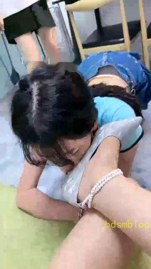 【橙宝】女邢奴挑战三千下鞭打