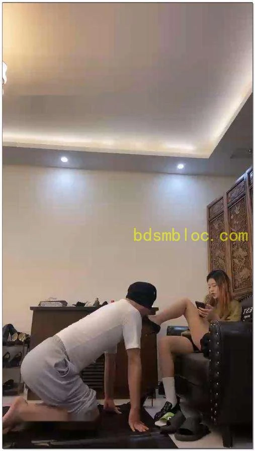 【哈尔滨琳嘉s】调教脚奴