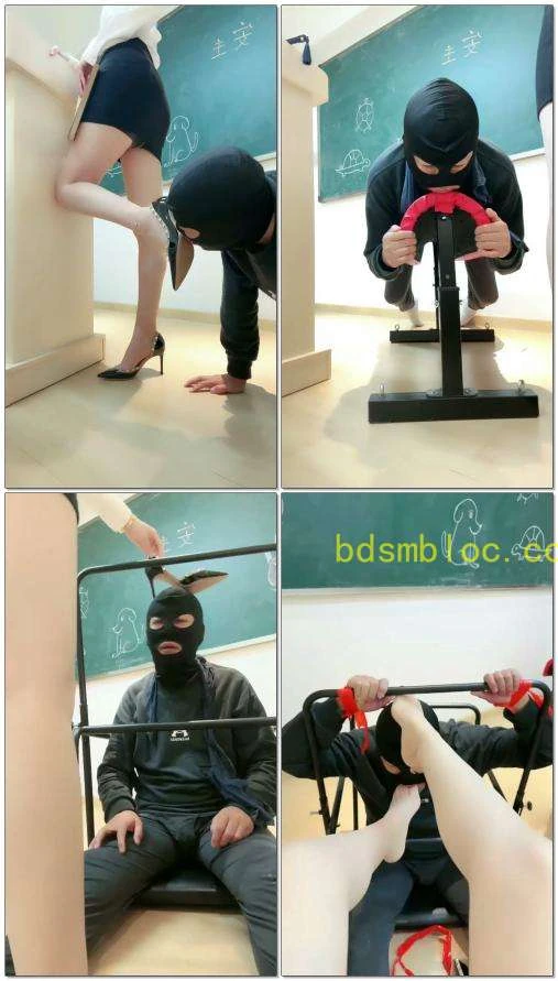 【安主】TJ上课吃吐国板上的痰狗嘴里含着粉笔写字叼丝袜擦黑板