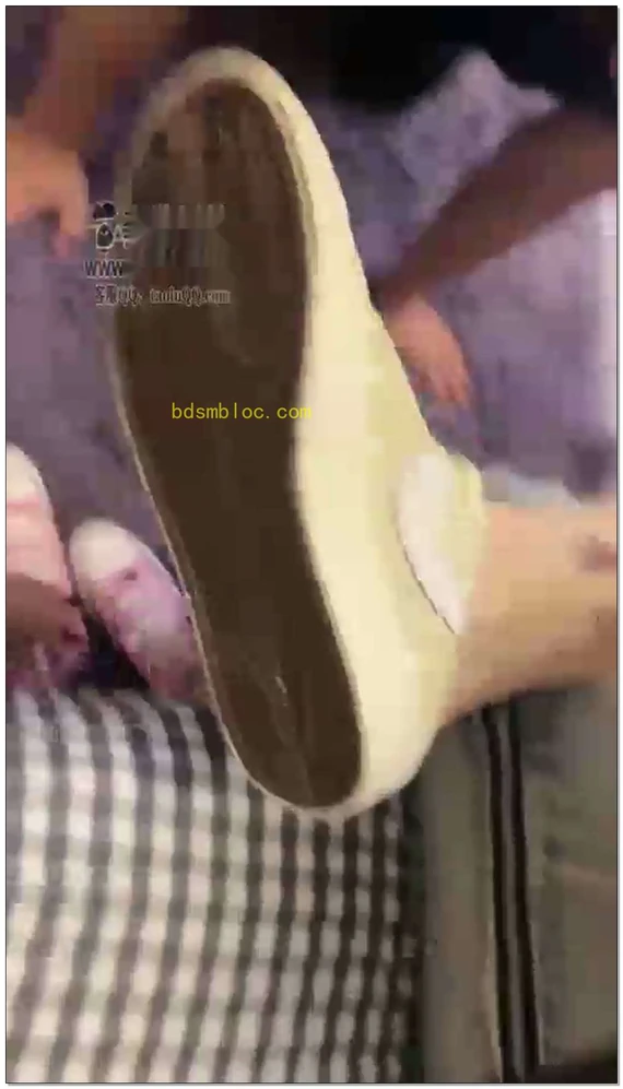 【樱木花椒】和诗诗一起玩个大胖狗特写踩狗舌头还有小狗爪