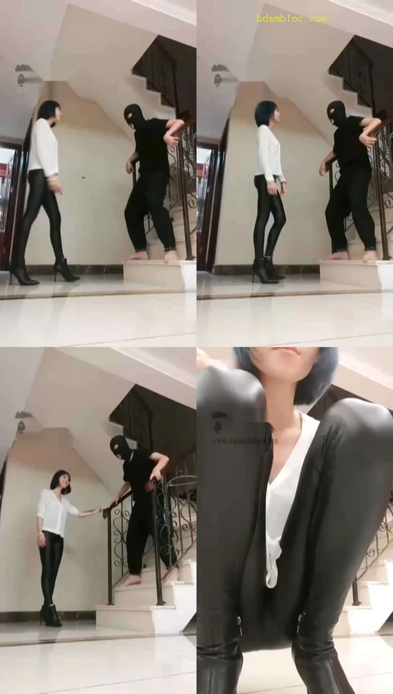 【曼禾s】暴露踢档，贱狗第一次过来主人家尝试踢裆