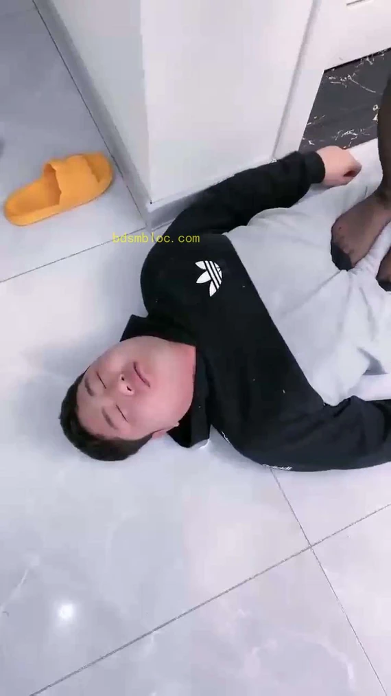 【麋鹿银儿】重度踩踏舌头