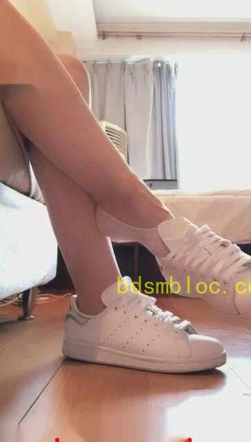 【冷颜女王】小白鞋，白船袜，榨精