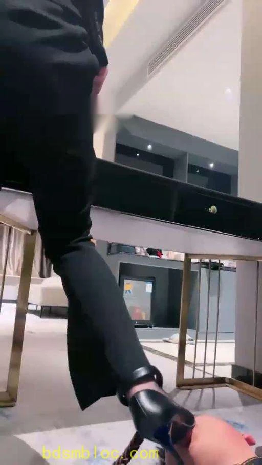 【简一】办公桌牢笼喂圣水
