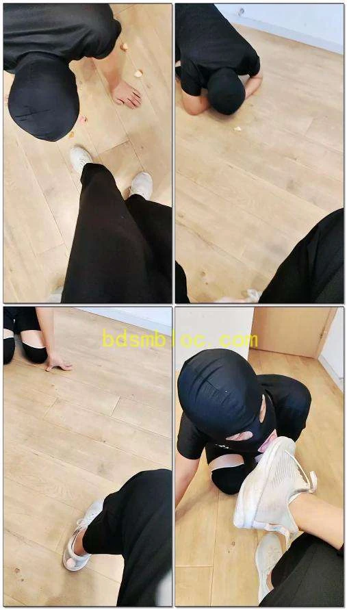【上海学生主s】TJ圣水泡面舔鞋底