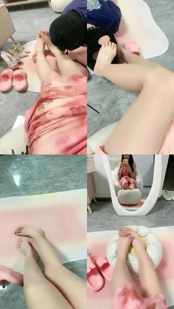 【小甜泡泡】闻着主人的臭脚犯贱