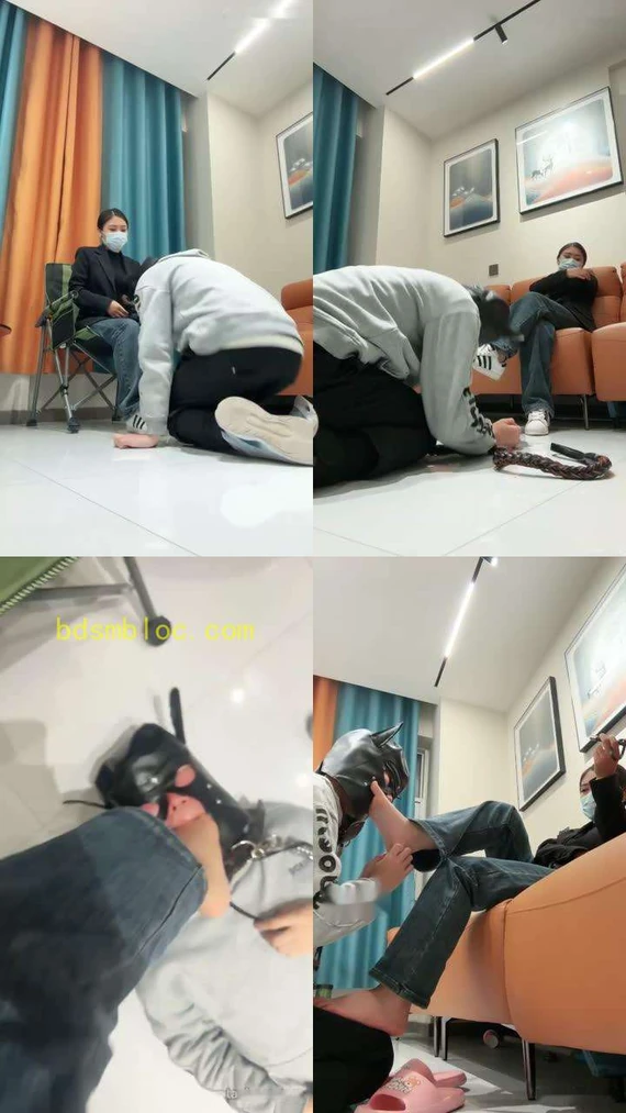 【雅妈】舔短丝，裸足，深喉钻牛仔裤胯下吃脚踩面包