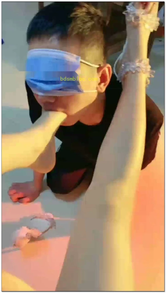 【樱花大人s】舔脚深喉口水