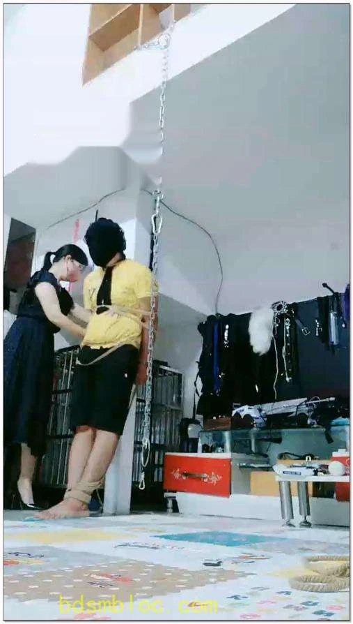 【紫钰大人】欠收拾的狗，捆绑，高跟踩踏鞭打