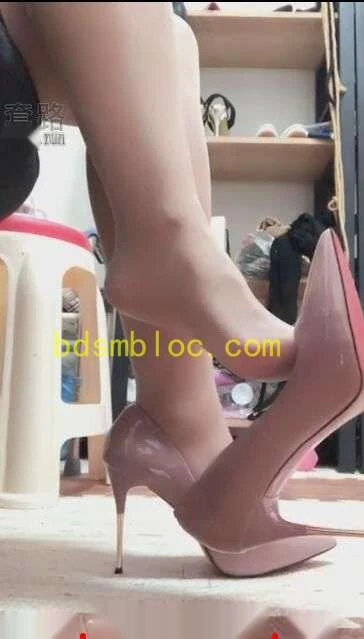 【冷颜女王】肉丝足jiao，两句话就骂射的废物